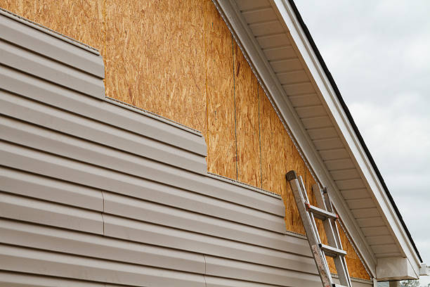 Professional Fiber Cement Siding technician working in Ardmore, TN